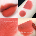 samtweicher, matter Lipgloss zum Schminken